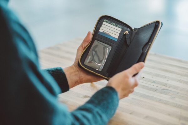 Victoria 2.0 Women's Smartphone Wristlet, Deep Lake