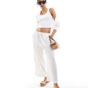 Pull on culotte with linen in white. Size: UK8