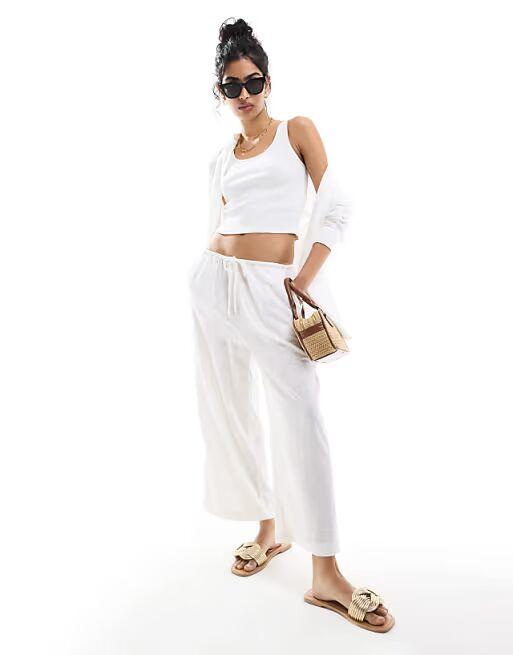 Pull on culotte with linen in white. Size: UK8