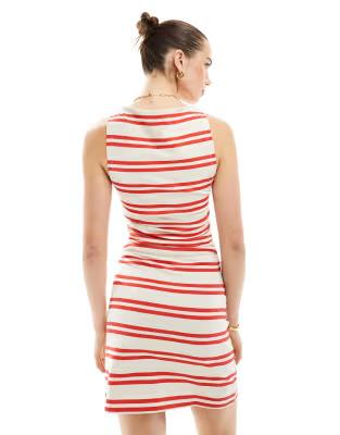 Boat neck mini dress with ruched sides in red and white. Size:UK8