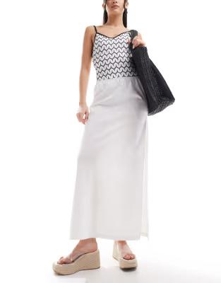 Collusion beach woven maxi skirt with bow in white. Size: M