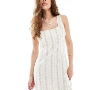 New Look ditsy seersucker mini dress in white pattern, Size: UK10