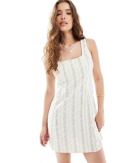 New Look ditsy seersucker mini dress in white pattern, Size: UK10