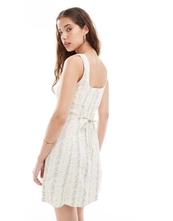 New Look ditsy seersucker mini dress in white pattern, Size: UK10